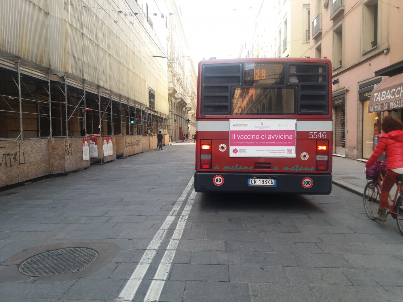 il vaccino ci avvicina bus